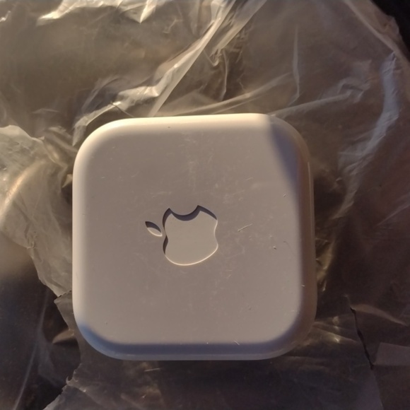 Apple White EarPods with Remote and Mic - Picture 2 of 2